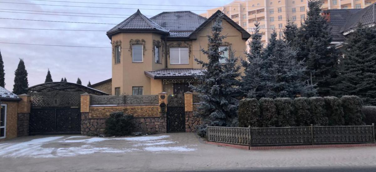2 квартири, 3 машини і будинок придбала за рік українка Марина Корнієнко яка живе на допомогу з безробіття
