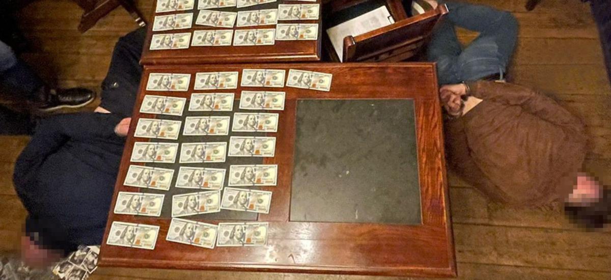 У Києві затримали ділків, які пропонували 1 000 000$ хабаря одному з офіцеру СБУ