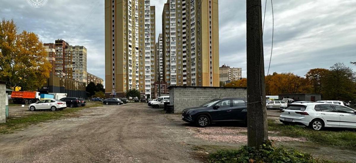 Суд наказав знести самобуди на Гонгадзе і скасував оренду землі за 20 мільйонів