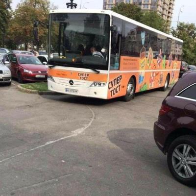 В Киев начали свозить людей под "карусели"