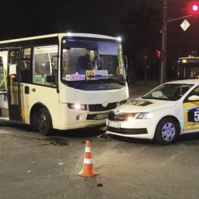 У Києві пасажирський автобус потрапив у аварію