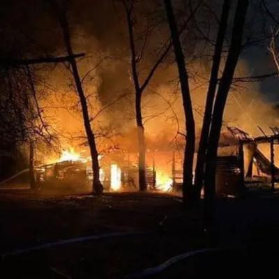 Вночі у Києві на Трухановому острові спалахнула масштабна пожежа