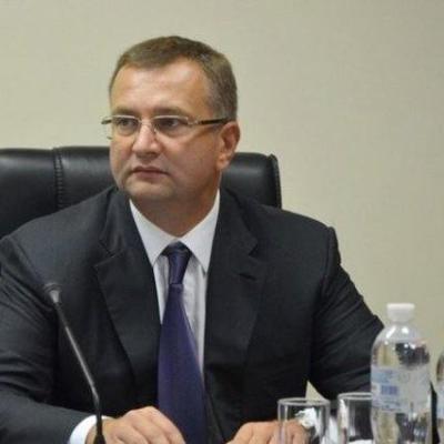 📁 Генерал кешу: як Атаманюк відбілює свою біографію